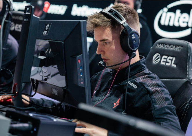 上看到国足 上看到国足